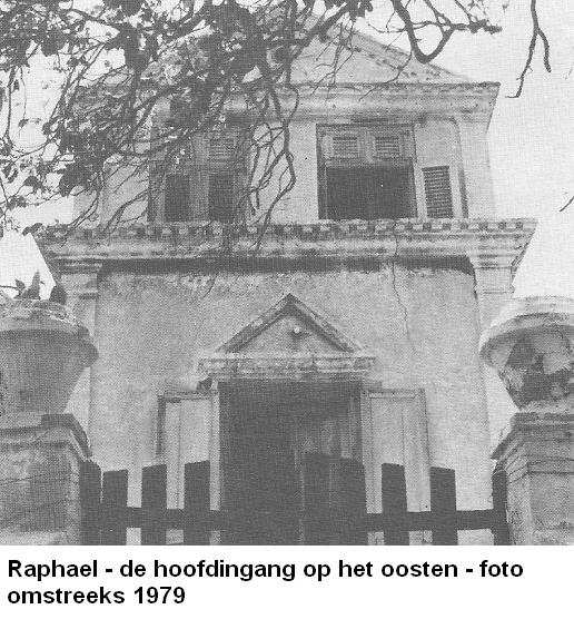 06. Raphael hoofdingang op het oosten 1979